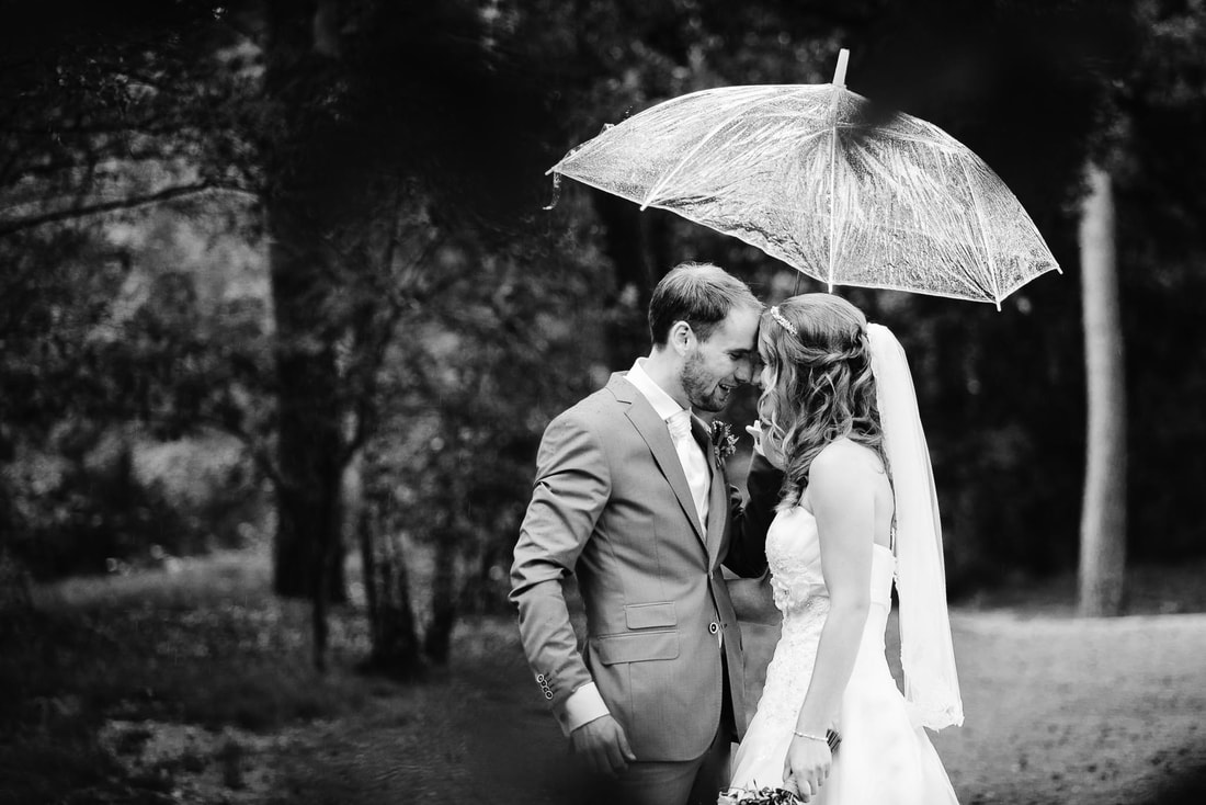 Regen tijdens de trouwfoto's, tips binnenlocaties, trouwfotograaf hoevelaken, trouwfotograaf soest